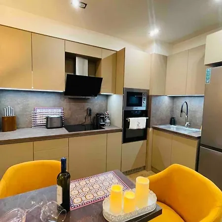 Cozy,stylish,modern With Terrace/top Location Apartment